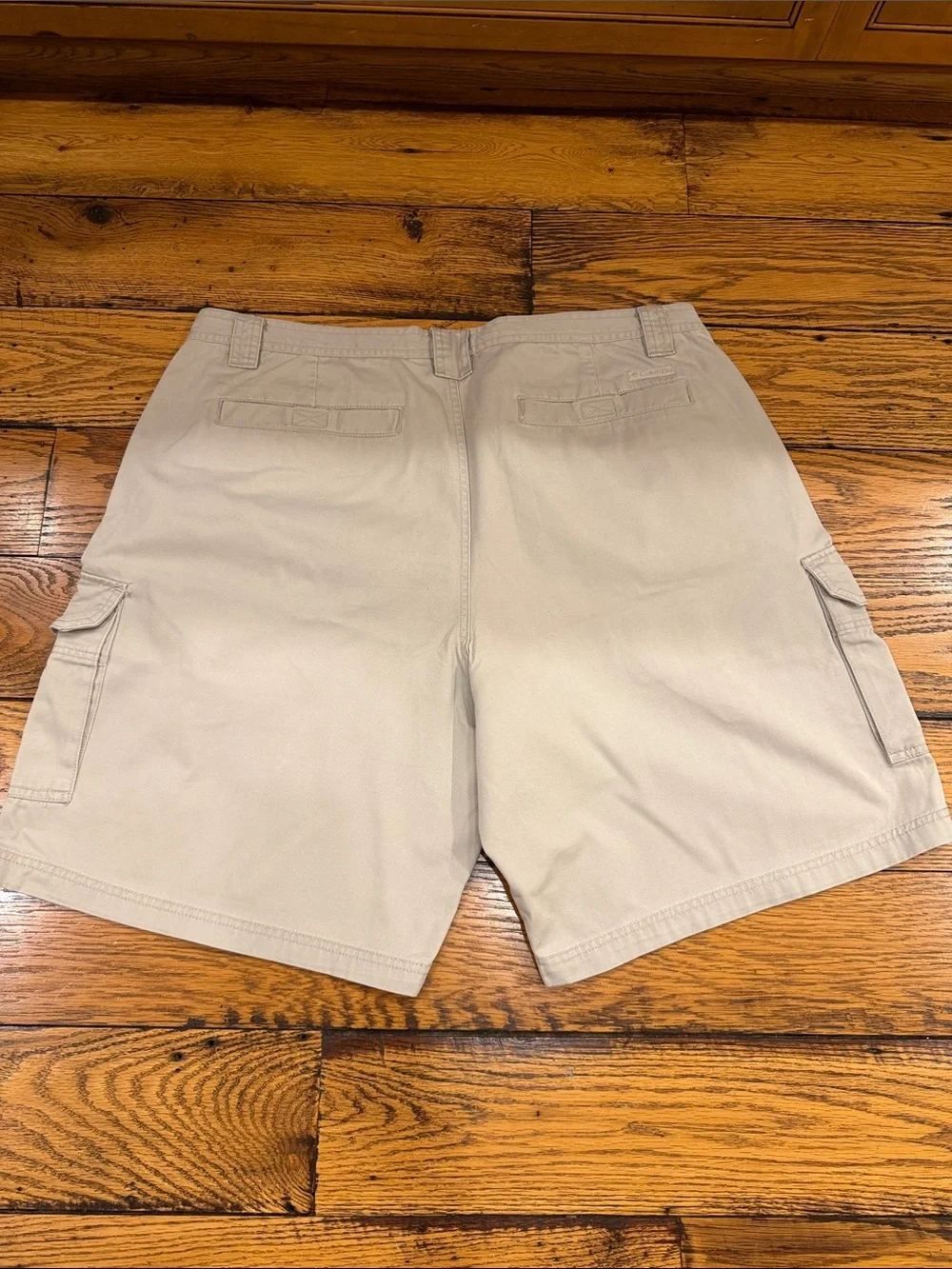 COLUMBIA SPORTSWEAR COMPANY FLAT FRONT KHAKI MEN'S CARGO SHORTS SIZE 40 WAIST